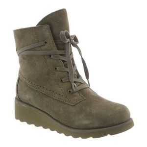 BearPaw Krista Hickary Olive Wedges (Brand New)